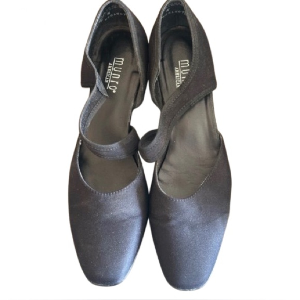 Munro Classic Black block heels